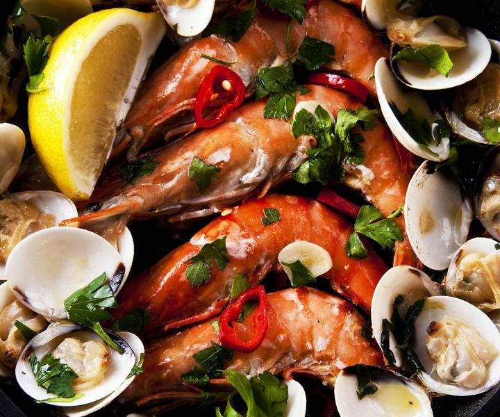 Nous proposons des plats de fruits de mer.